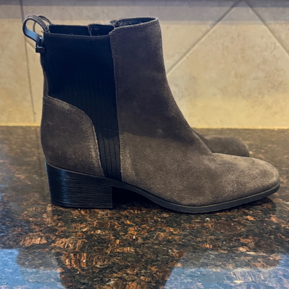 Kenneth Cole REACTION womens Salt Chelsea Ankle Boot 8 NWT